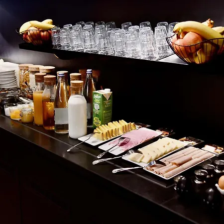 布雷斯特中心港宜必思快捷酒店